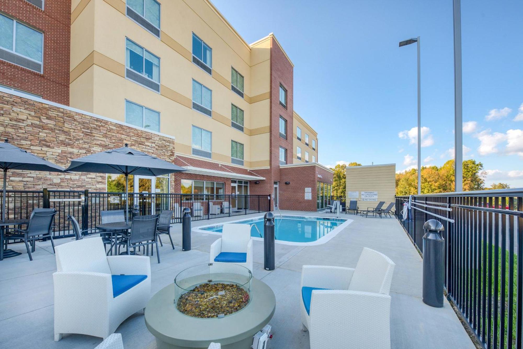 Fairfield Inn & Suites By Marriott Charlotte Belmont Exteriör bild